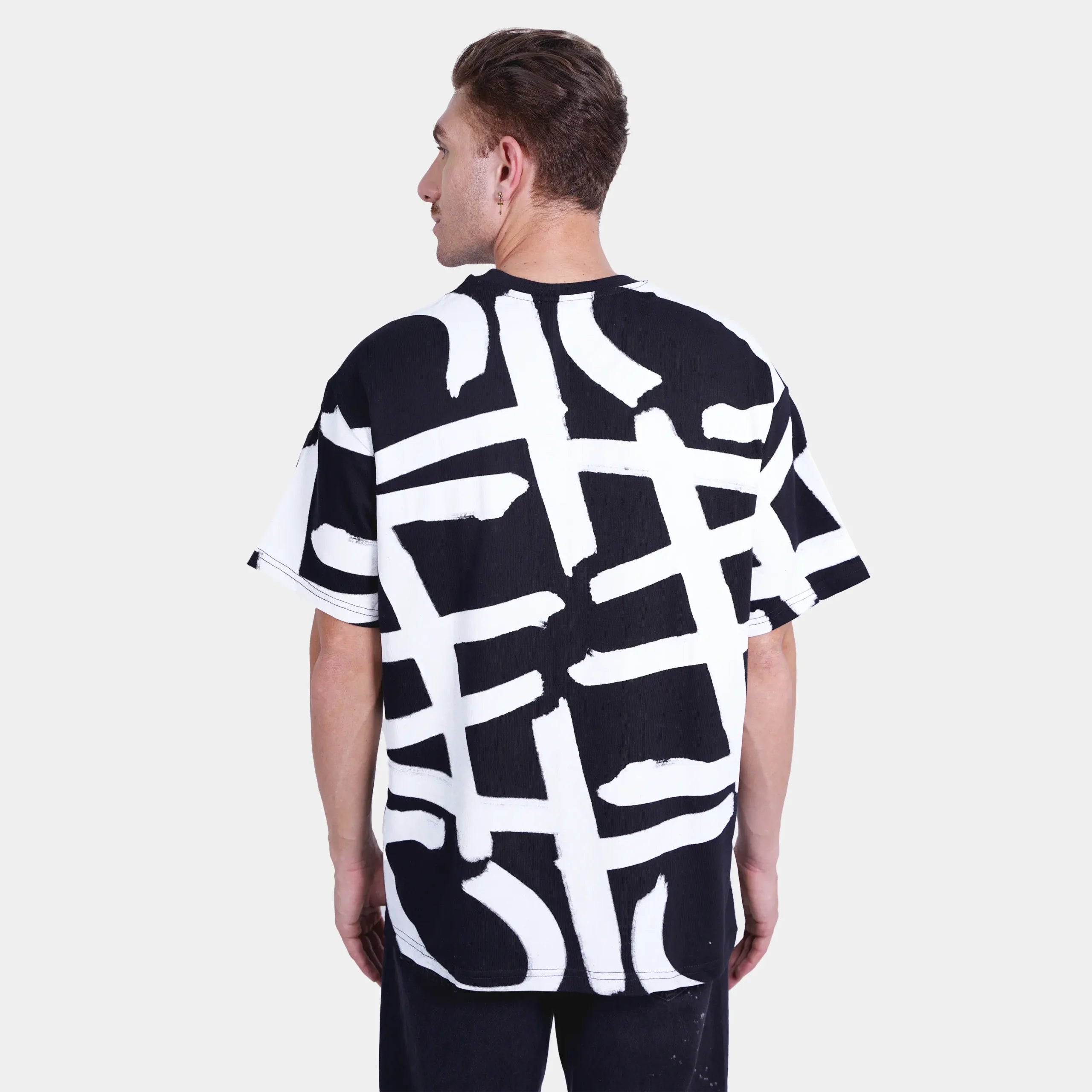 4.Black-White-Graphic-Printed-T-Shirt-C-scaled.webp