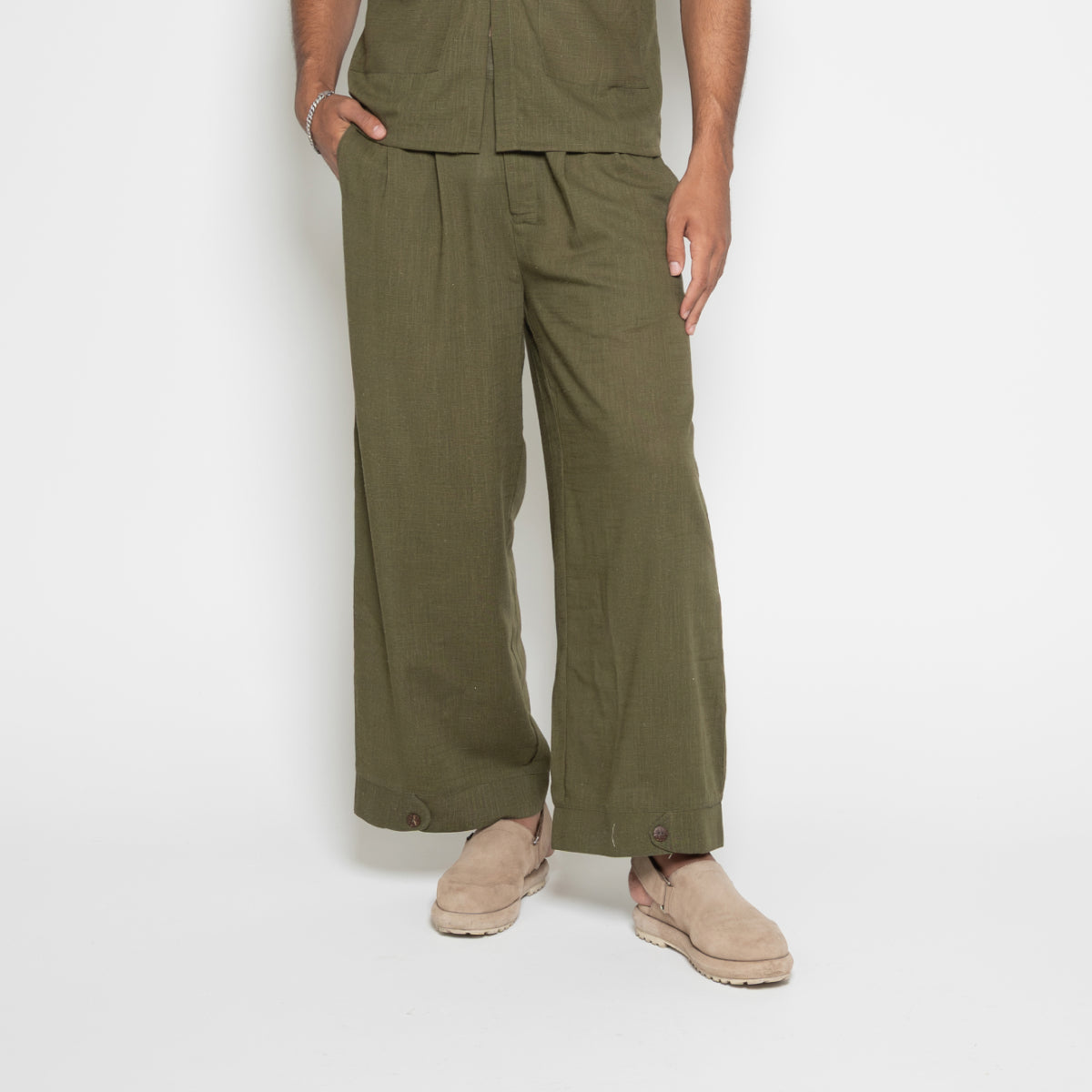 Army_green_shirt_e20f65eb-faca-489d-b3dd-363567bfe5ab.jpg