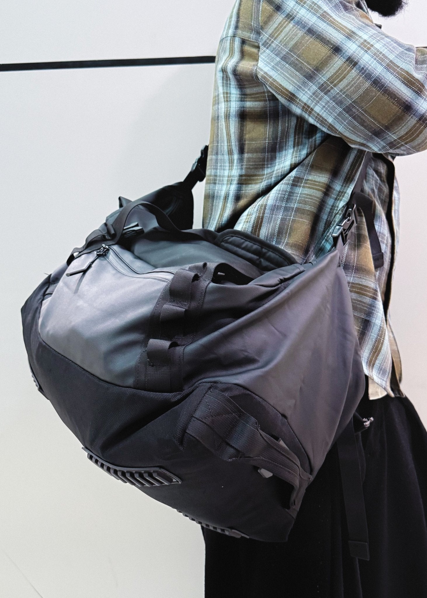 Versatile black oversized messenger bag for travel and streetwear - Flashmob Nation