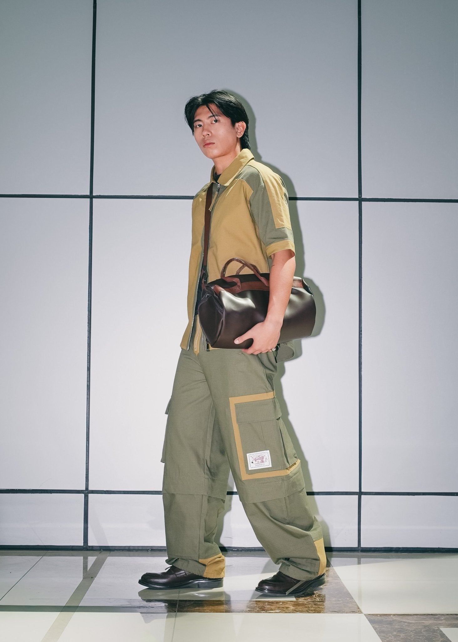 Full streetwear look featuring olive green technical cargo pants and matching shirt.